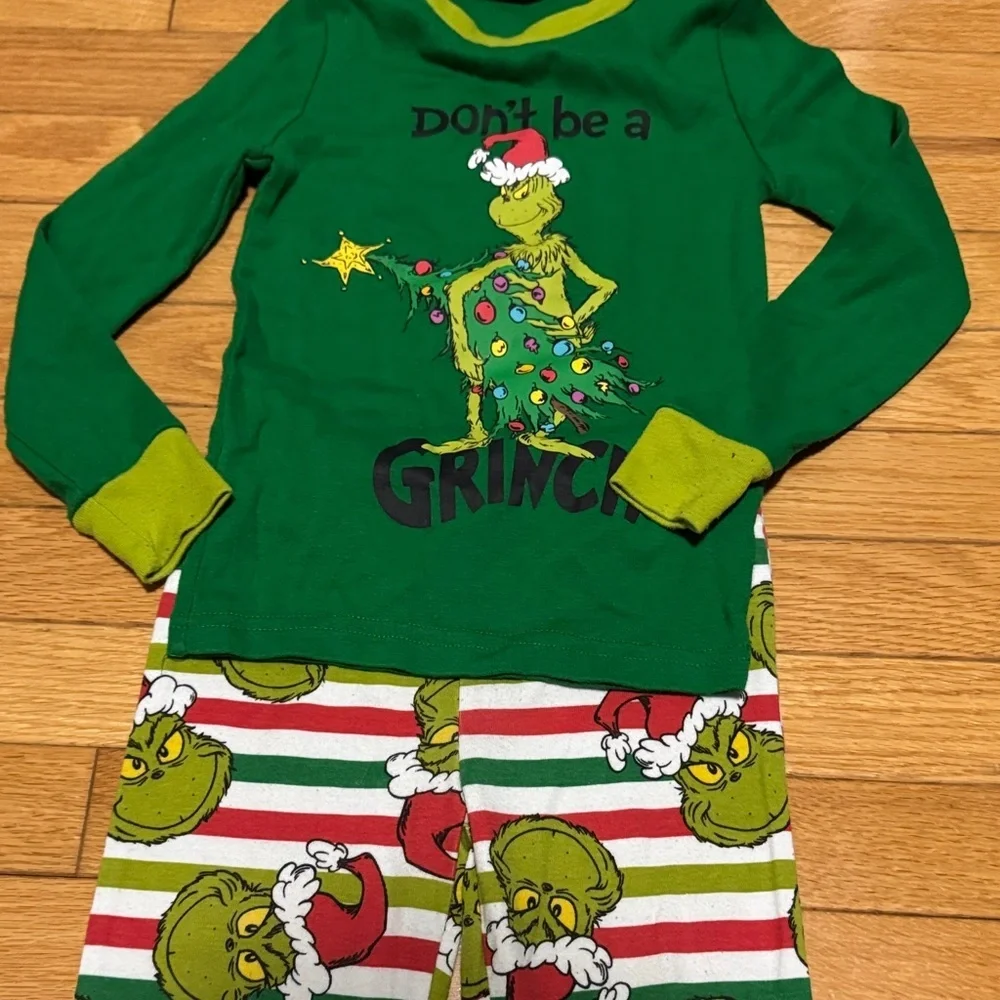 Don’t be a Grinch Kids Pajamas set 🌲